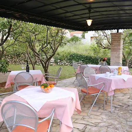 Pansion Marinka-bire 3* Lumbarda